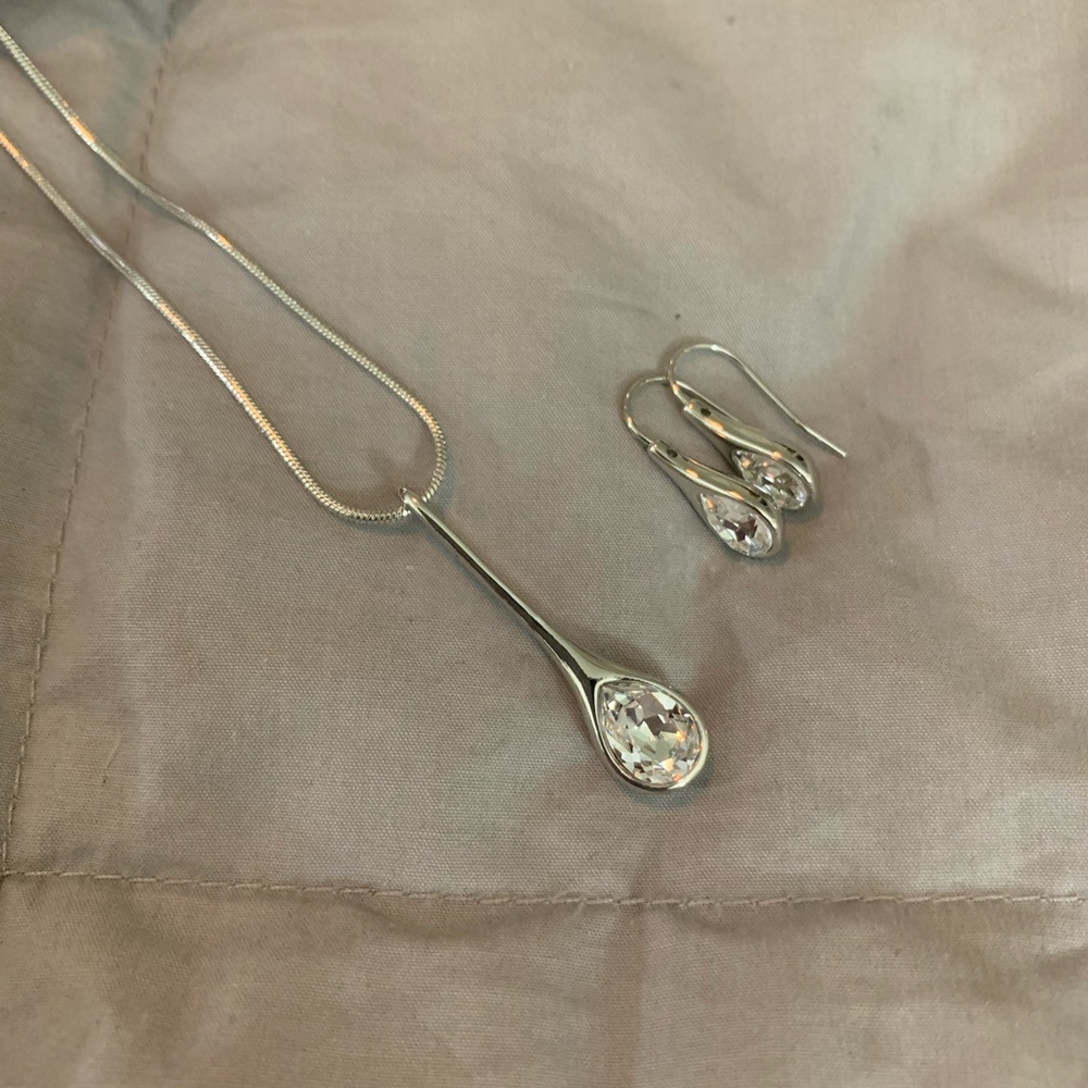 Mestige Crystal Drop Necklace and Earrings - Picture 5 of 5